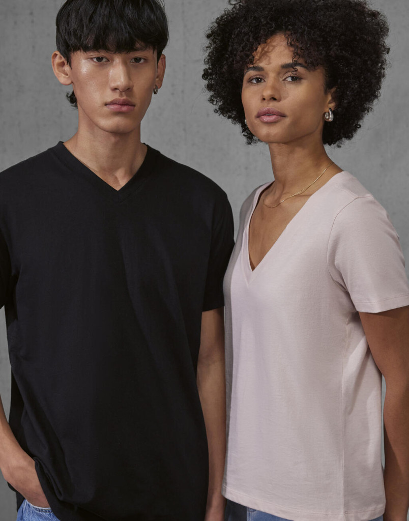 B and C #E150 V T-Shirt TU008 Navy L B and C #E150 V T-Shirt TU008 Navy L